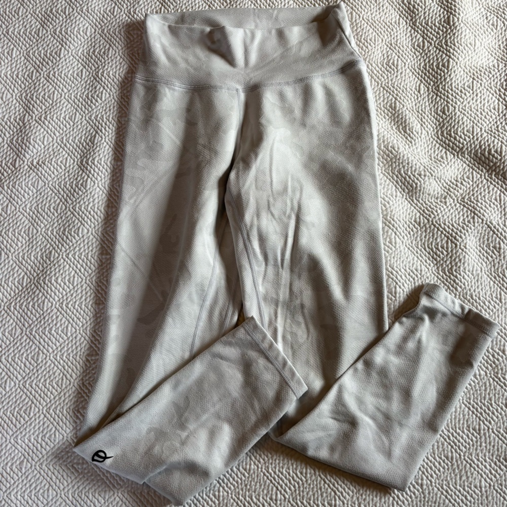 P'tula white gray camo Leggings